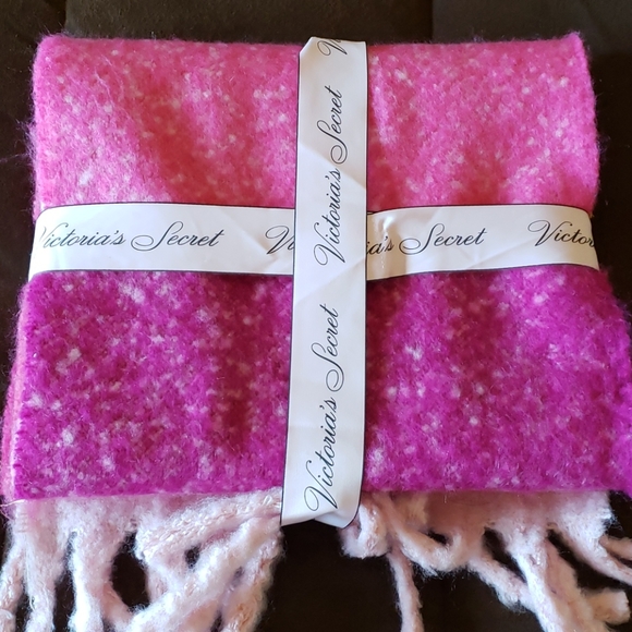 DONATED 2023 - Victoria Secrets Winter Angel Collection Scarf - Picture 2 of 3
